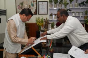 SIR अभियान को मिली रफ्तार, मुख्यमंत्री ने भी भरा गणना फॉर्म