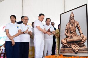 मुख्यमंत्री ने बनबसा में किया सामूहिक योगाभ्यास, योग को दैनिक जीवन का हिस्सा बनाने का किया आह्वान