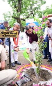 भीमताल झील के सौंदर्यीकरण हेतु झील के किनारे लगाए जाएंगे बोगनबेलिया के पौधे, विश्व पर्यावरण दिवस  के अवसर पर मुख्यमंत्री पुष्कर सिंह धामी ने की पौधारोपण की शुरुआत