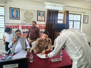 जिलाधिकारी और पुलिस अधीक्षक ने ‘सम्पूर्ण समाधान दिवस’ पर सुनीं जनता की समस्याएं -निस्तारण के दिए निर्देश