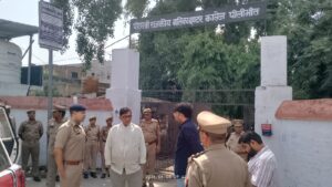 डीएम और एसपी ने पुलिस भर्ती परीक्षा केंद्रों का किया औचक निरीक्षण, व्यवस्थाएं परखीं, केंद्रों पर सुरक्षा व सीसीटीवी कैमरों का लिया जायजा