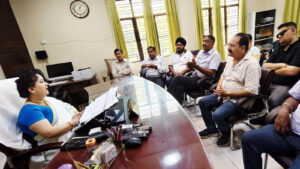 व्यापारियों का फूटा गुस्सा, राज्य कर सचल दल पर उत्पीड़न का आरोप; आयुक्त को भेजा ज्ञापन
