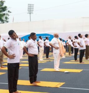 International Yoga Day 2026: कोलकाता के रेड रोड पर PM मोदी ने हजारों लोगों संग किया योग, दी ‘स्वस्थ बुढ़ापे’ की नई राह