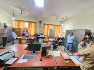 मुख्य विकास अधिकारी ने विकास भवन का किया आकस्मिक निरीक्षण: 4 गैरहाजिर कर्मचारियों का रोका वेतन