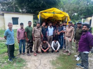 सितारगंज में खैर की लकड़ी की तस्करी का भंडाफोड़, दो गिरफ्तार; तीन तस्कर फरार