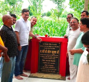 कैबिनेट मंत्री सौरभ बहुगुणा ने शांतिपुरी नंबर-4 में पांच लाख की लागत से निर्मित टीन शेड का किया लोकार्पण