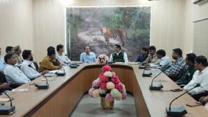 पीलीभीत टाइगर रिजर्व के वनकर्मियों को मैनेजमेंट गुरु टीडी नैनवाल ने सिखाए प्रबंधन के गुर