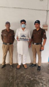 दुबई में नौकरी दिलाने के नाम पर धोखाधड़ी, रुद्रपुर में आरोपी गिरफ्तार; 61 पासपोर्ट और पिस्टल बरामद